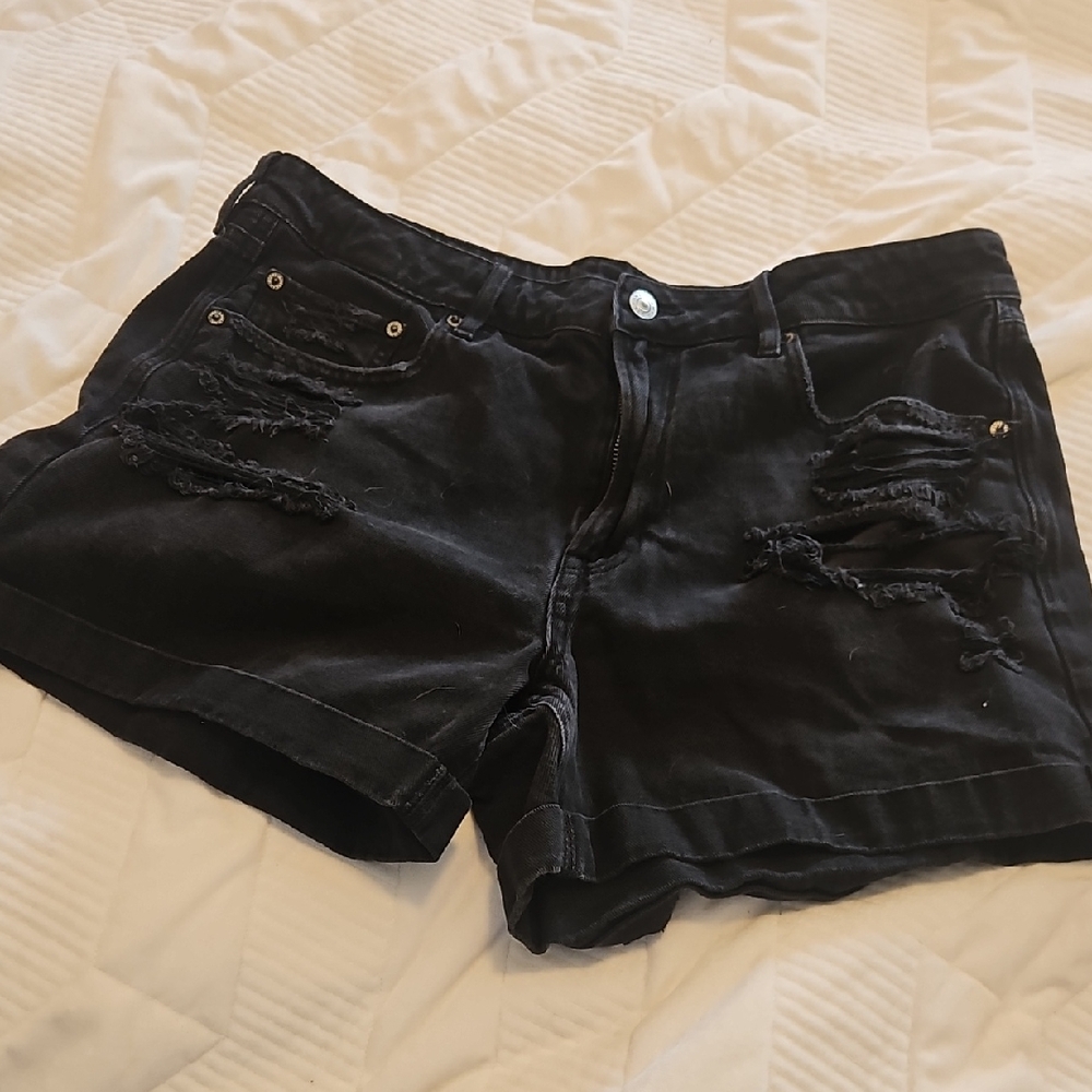 AE Women's Black Distressed Tomgirl Denim Shorts
